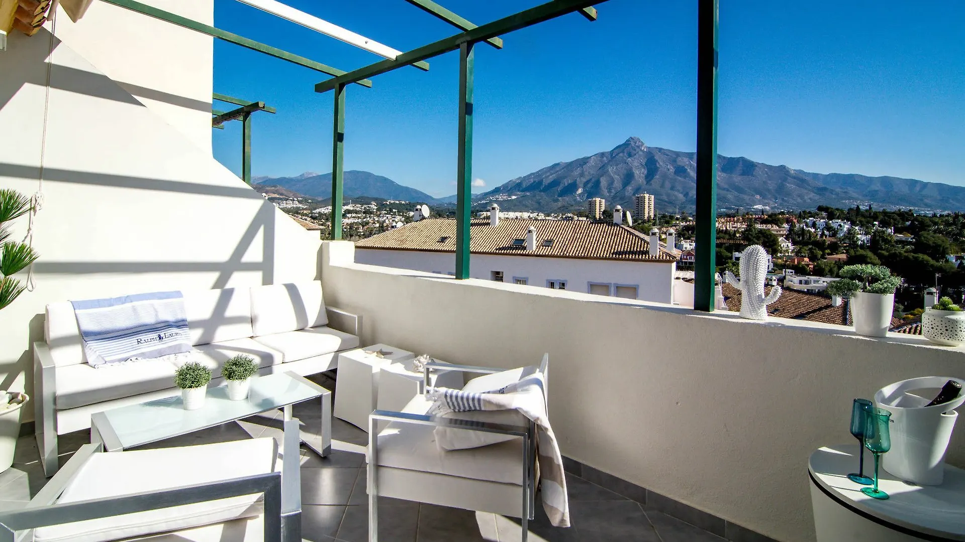 Sad-Spacious 2 Bedroom Duplex P.Banus Marbella Spain