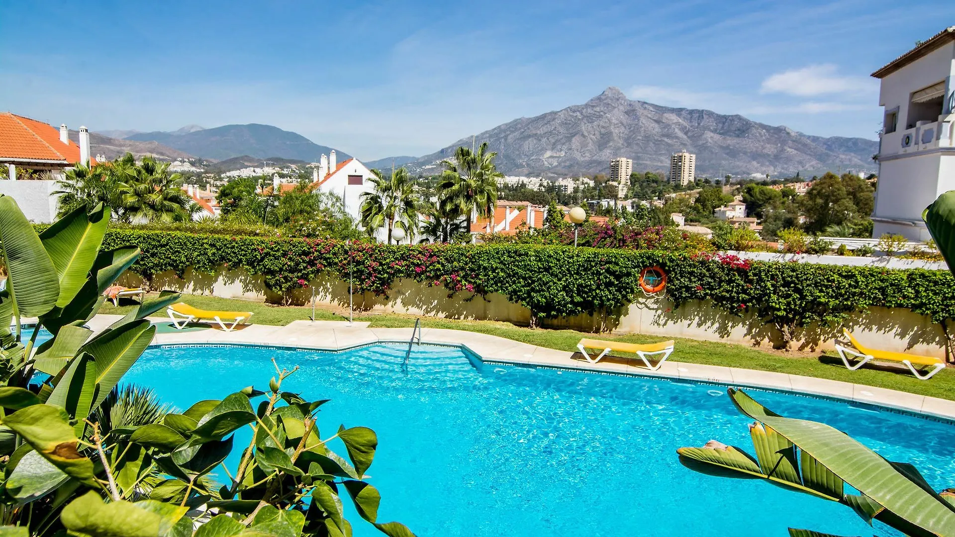 Sad-Spacious 2 Bedroom Duplex P.Banus Marbella