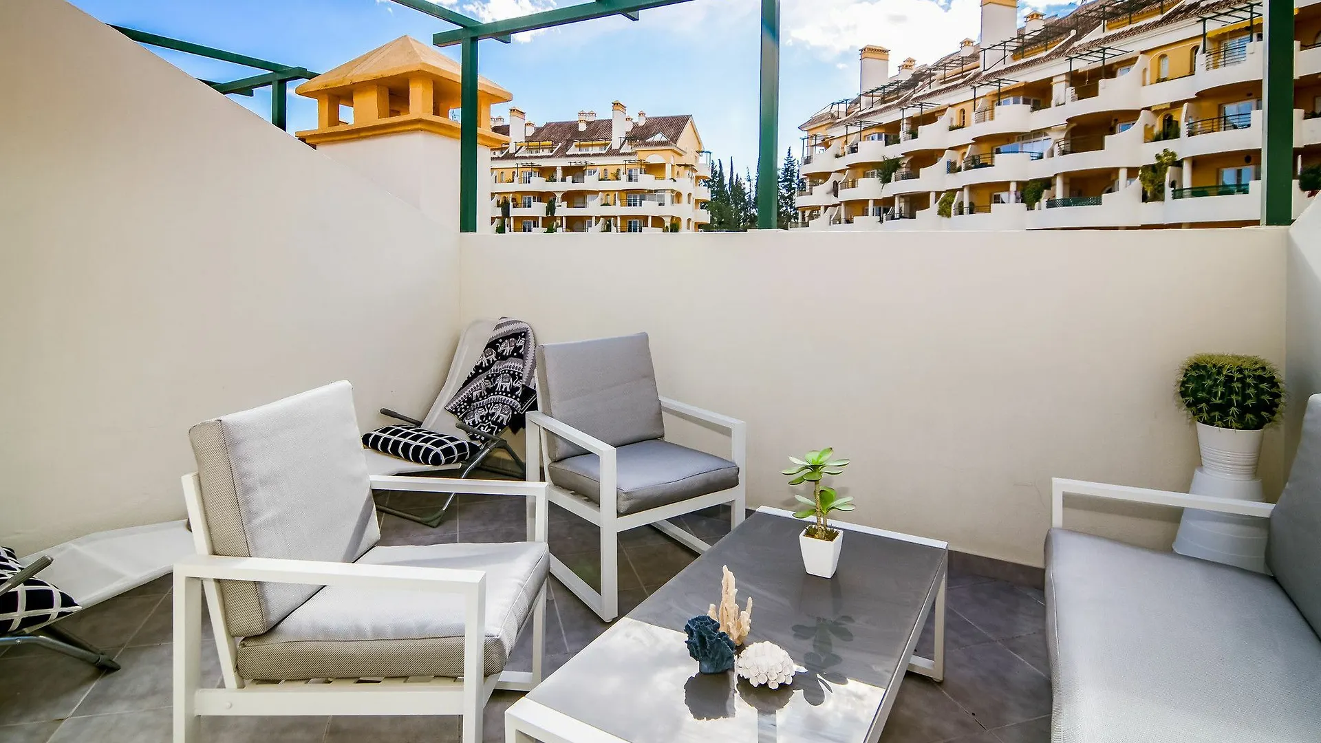 Sad-Spacious 2 Bedroom Duplex P.Banus Marbella