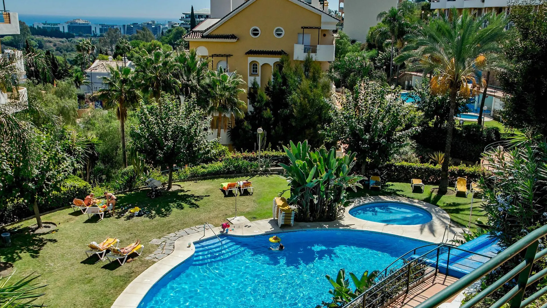 Sad-Spacious 2 Bedroom Duplex P.Banus Marbella Spain